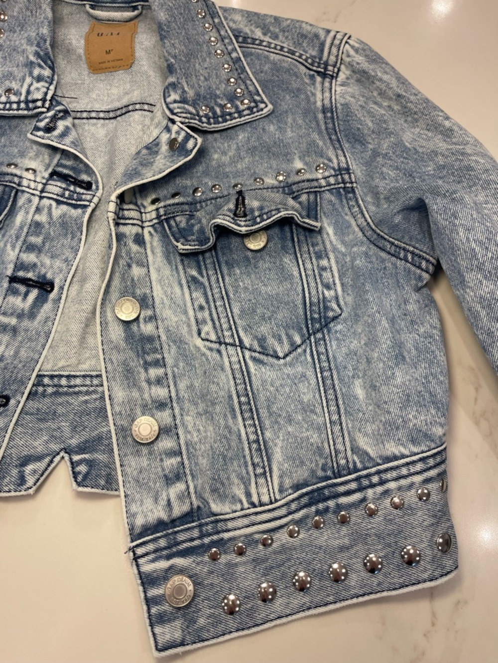 NWOT! Gap Light Wash Silver Studded Denim Jacket